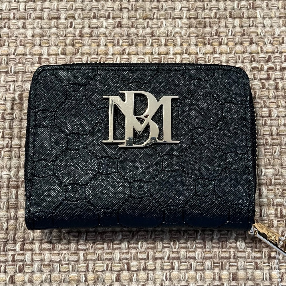 NWOT Badgley Mischka Zip Wallet Card Carrier